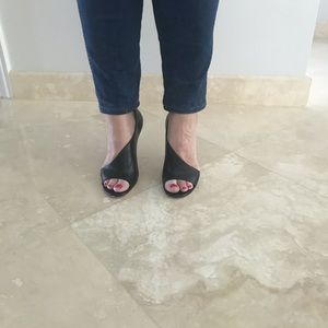 Beautiful Gianvito Rossi heels.